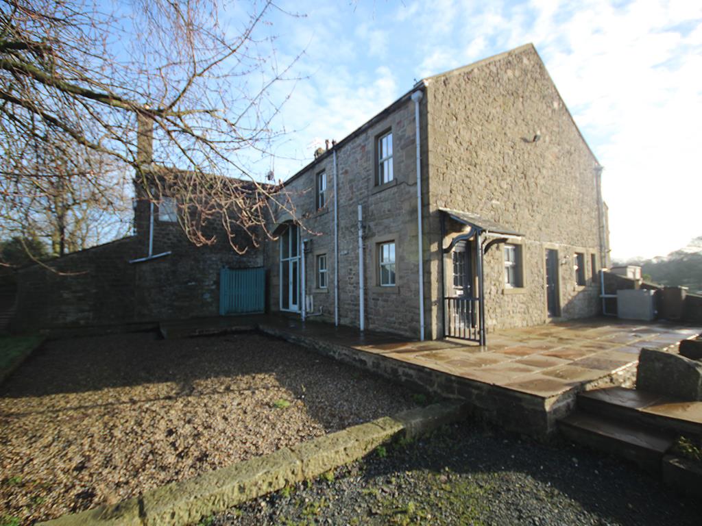 4 bedroom house To Let in Barnoldswick - Main Image